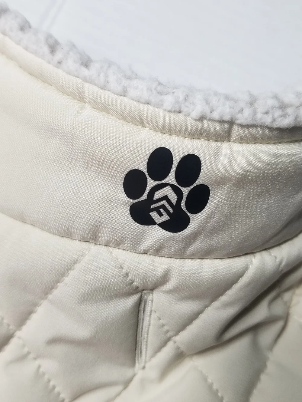 FREE COUNTRY DOG CREAM QUILTED WITH SHERPA COAT SIZE SMALL (RUNS LARGER)